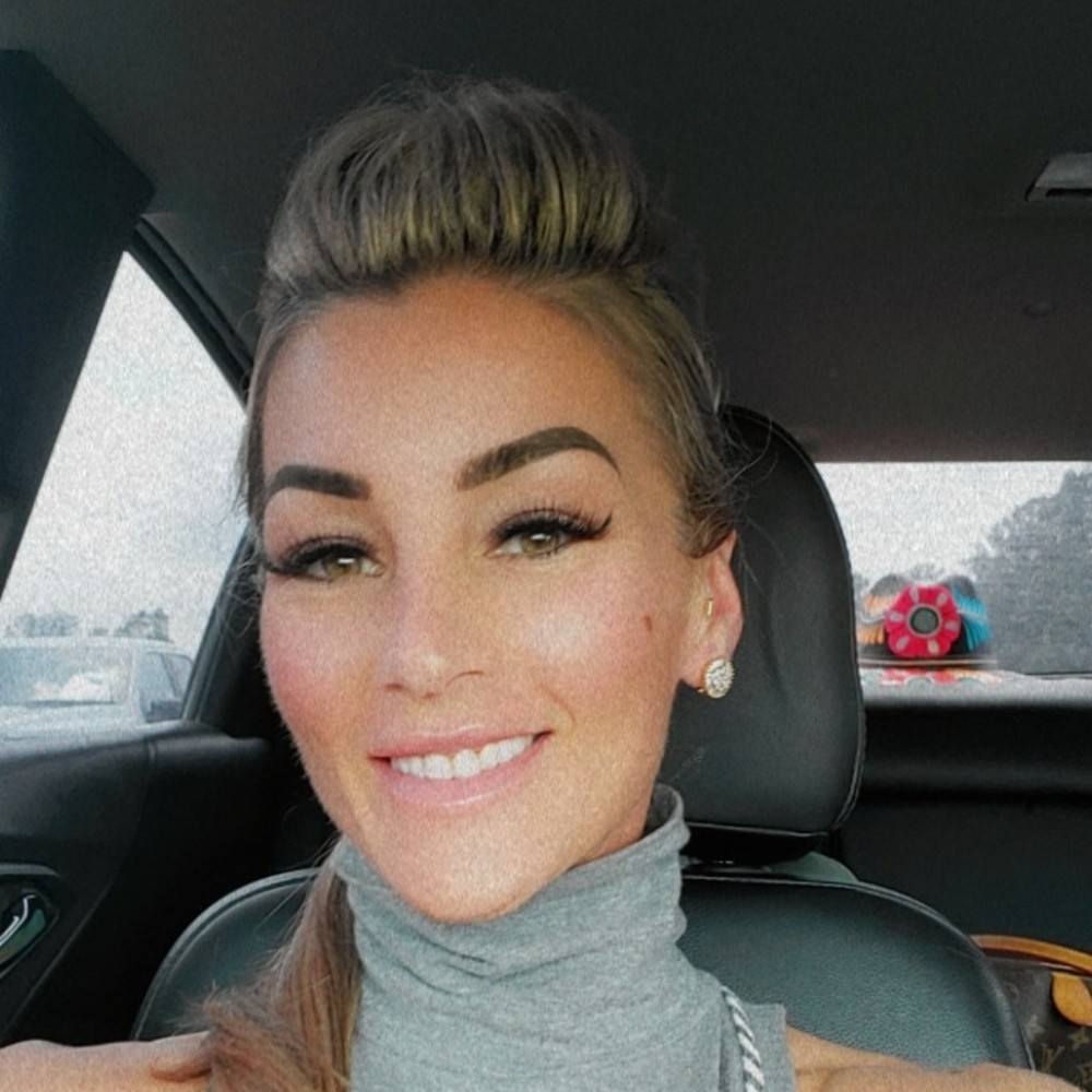 Meet your Posher, Elissa